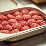 Frisch gewolftes regionales Rindfleisch, Martys Foodtruck & Catering Service - Premium Smashed Burger aus Schweinfurt
